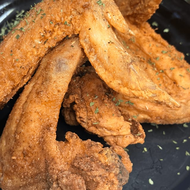 1 PIECE WING.