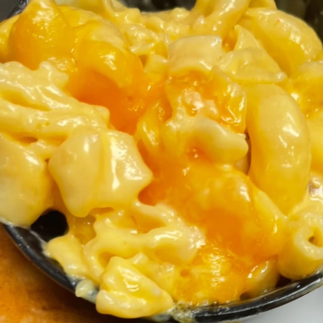 MAMA'S MAC.